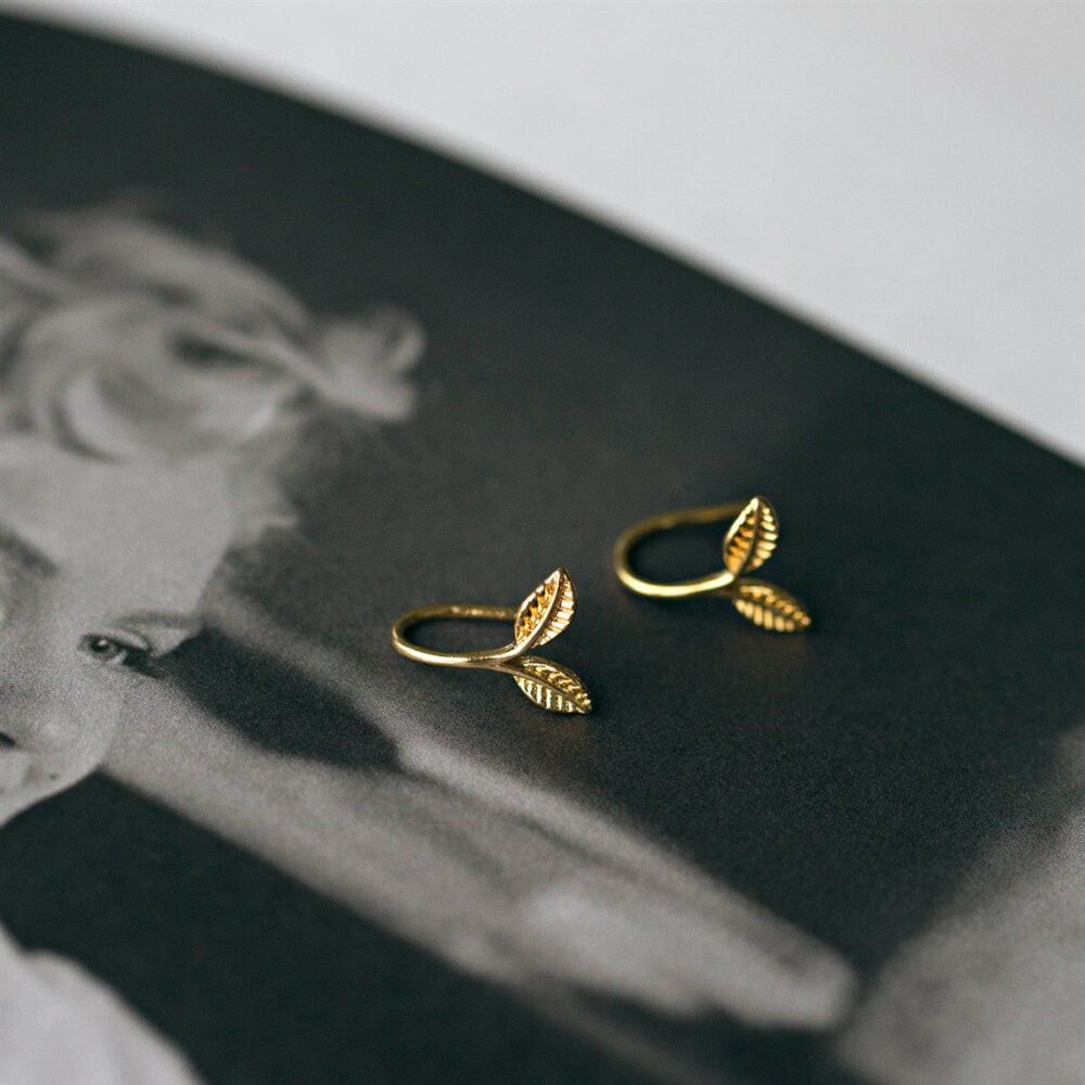 Uhani Delicate Leaf - Gold - Image 3